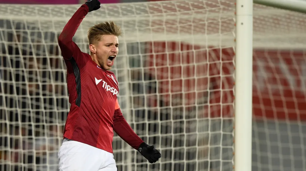 Martin Frýdek se raduje po vítězném gólu do sítě Bohemians 1905