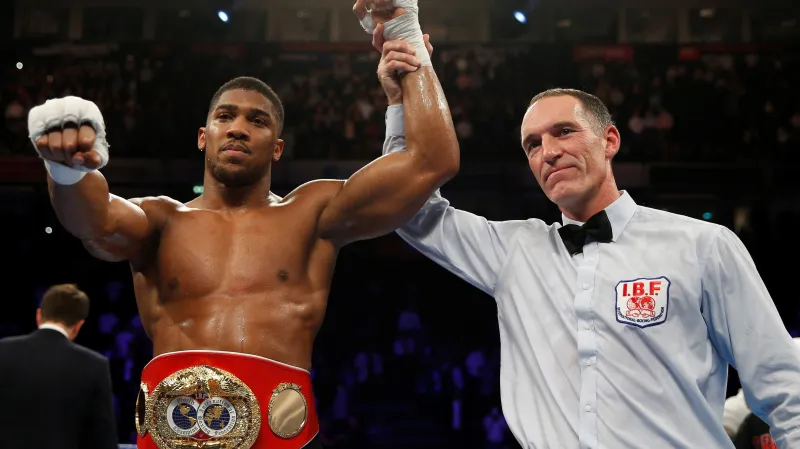 Anthony Joshua vyhlášen vítězem