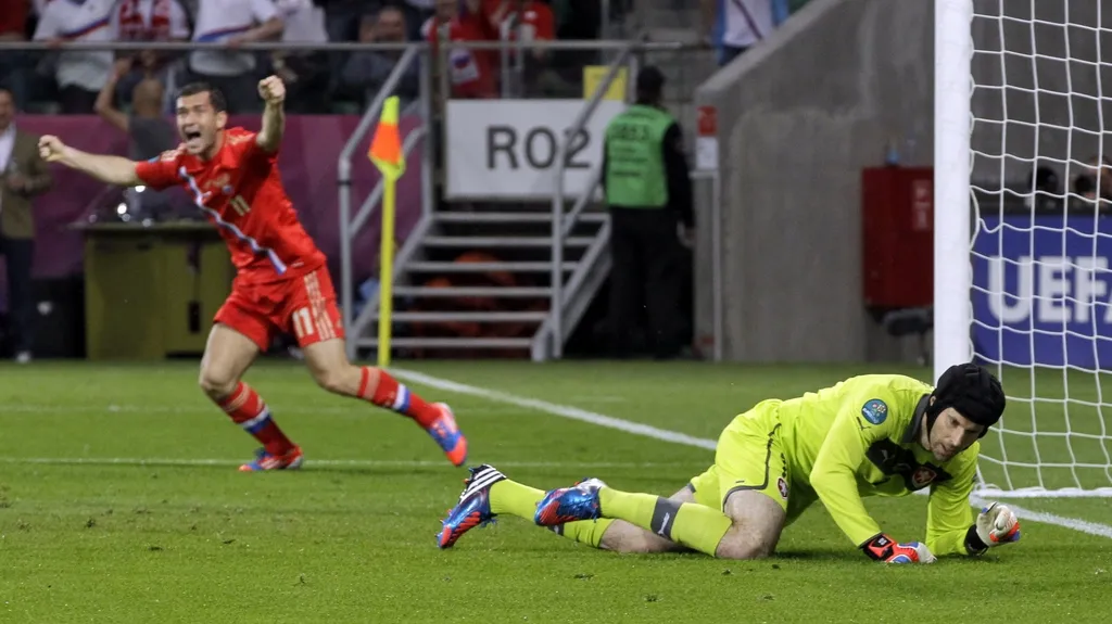 Petr Čech po obdrženém gólů od Keržakova 