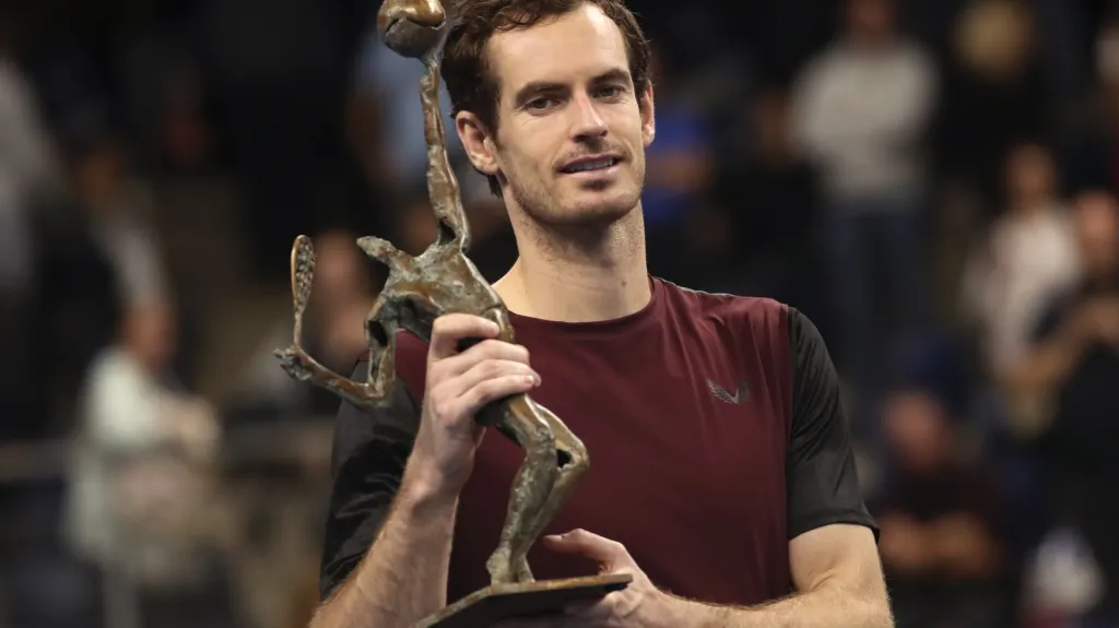 Dojatý Murray s trofejí pro vítěze turnaje v Antverpách 