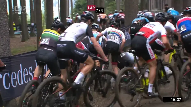 Short track opanovali Richardsová a Avancini