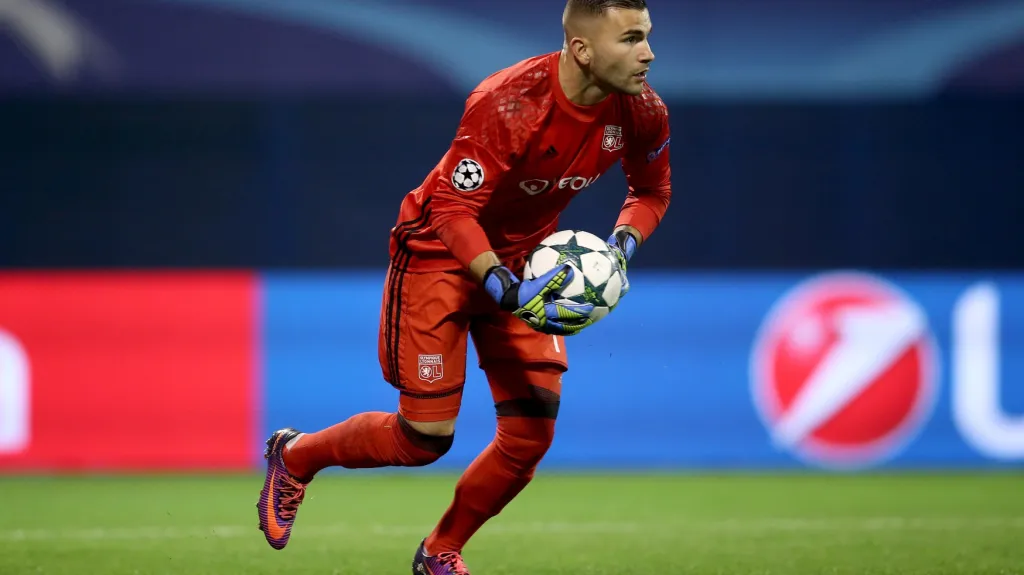 Brankář Lyonu Anthony Lopes
