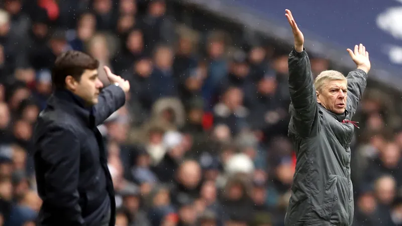 Mauricio Pochettino (vlevo) a Arséne Wenger