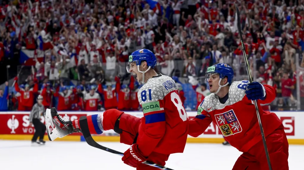 O2 arena oslavuje gól Dominika Kubalíka