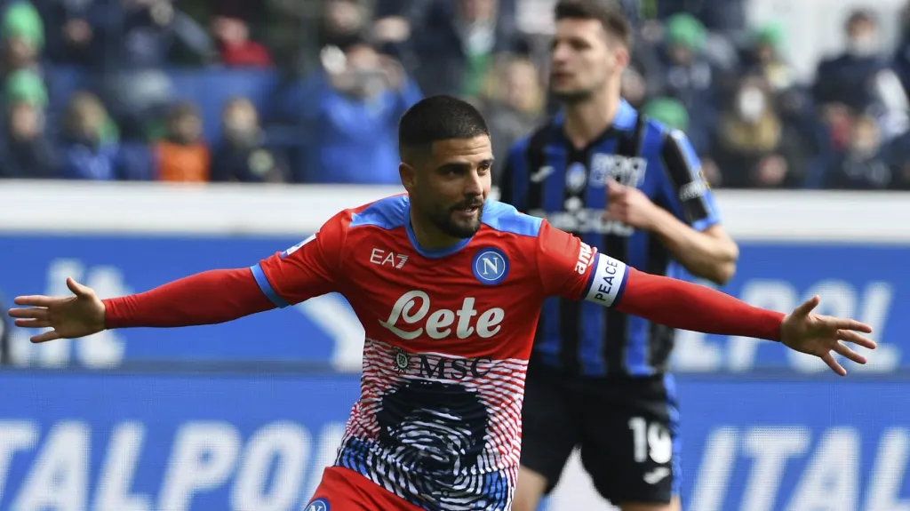 Lorenzo Insigne z Neapole oslavuje gól v Bergamu