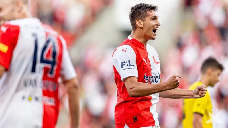Mojmír Chytil se raduje z prvního ligového gólu v dresu Slavie