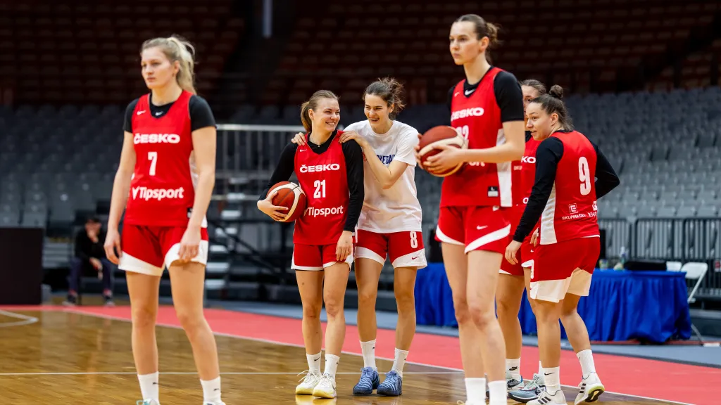 České basketbalistky během tréninku