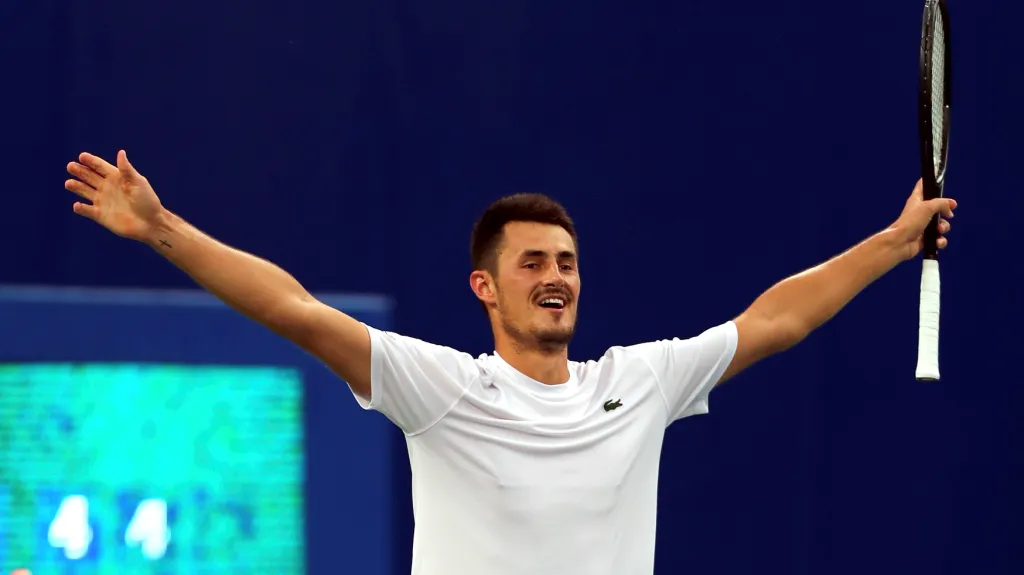 Bernard Tomic se raduje z vítězství na turnaji v Čcheng-tu