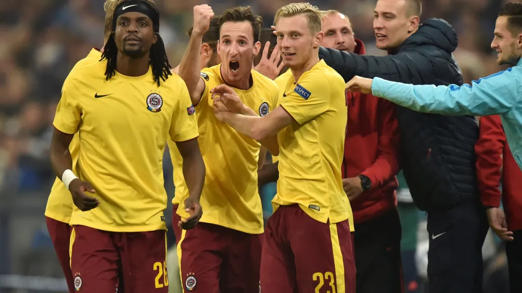 Slavící fotbalisté Sparty