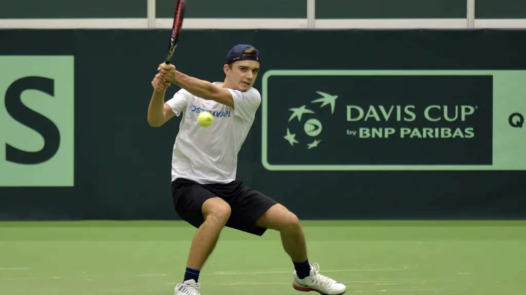 Tomáš Macháč na tréninku daviscupového týmu