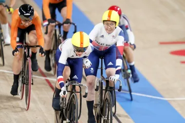 Britky si předávají vedení při premiéře madisonu na OH