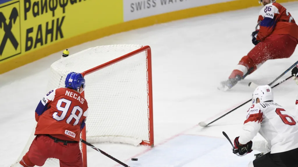 Martin Nečas v utkání se Švýcarskem