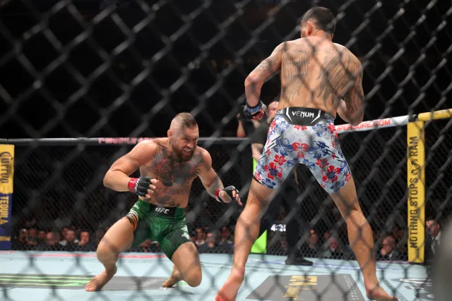 Diváci si McGregorův návrat do klece moc neužili, bojovalo se něco přes minutu