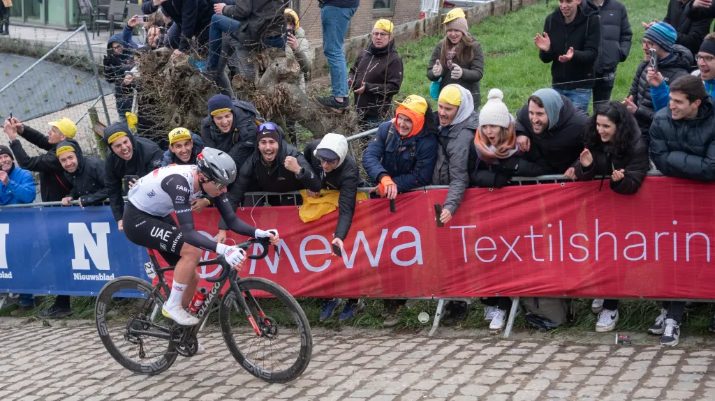 Tadej Pogačar si jede pro vítězství na Ronde van Vlaanderen 2023