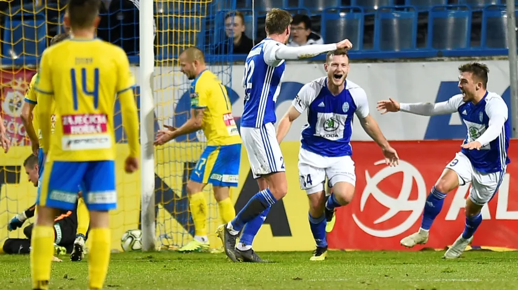 Fotbalisté Mladé Boleslavi se radují z gólu v Teplicích
