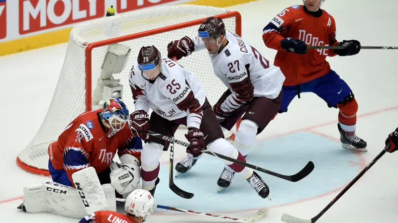 Andris Džerinš s Oskarsem Cibulskisem z Lotyšska (v bílém)