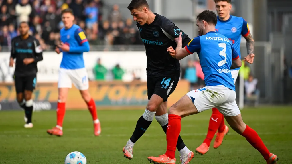 Patrik Schick v utkání s Kielem