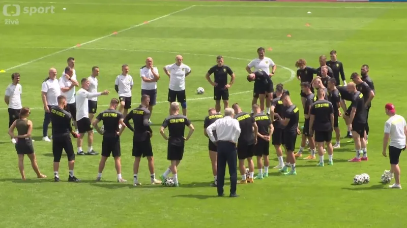 Reprezentaci se odlet do Budapešti zkomplikoval