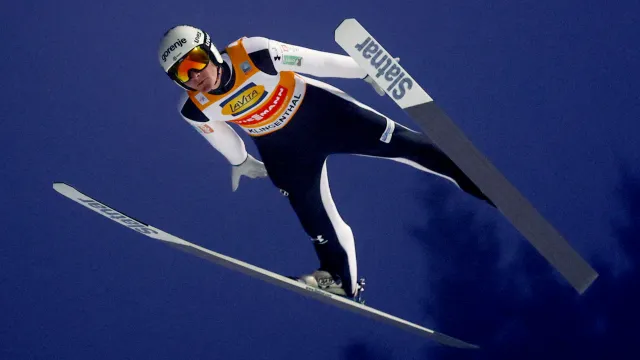 Vítězný skok Domena Prevce v Klingenthalu