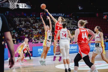 České basketbalistky v utkání se Španělskem