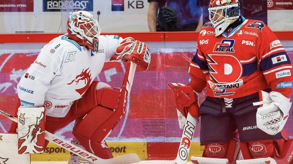 Ondřej Kacetl z Třince (vlevo) a Roman Will z Pardubic