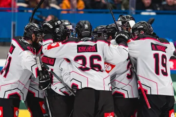 Radující se hokejisté Sparty