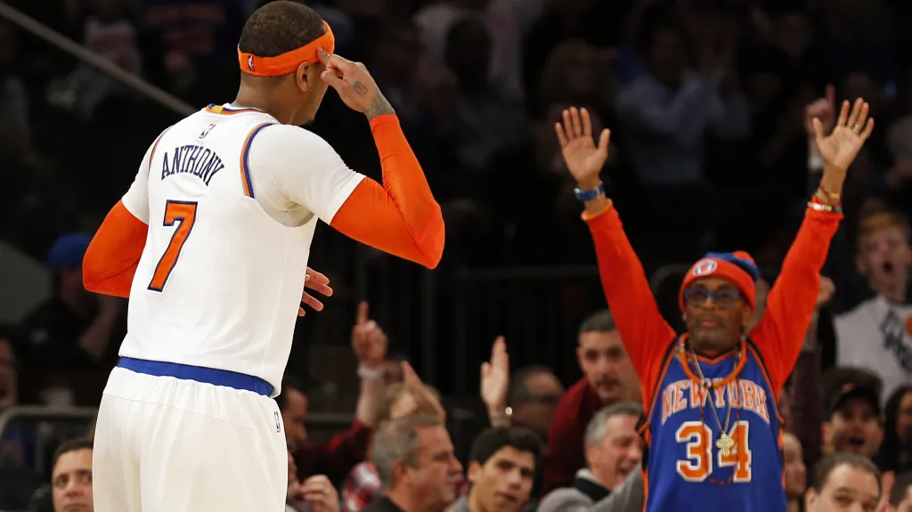 Carmelo Anthony slaví s režisérem Spikem Leem