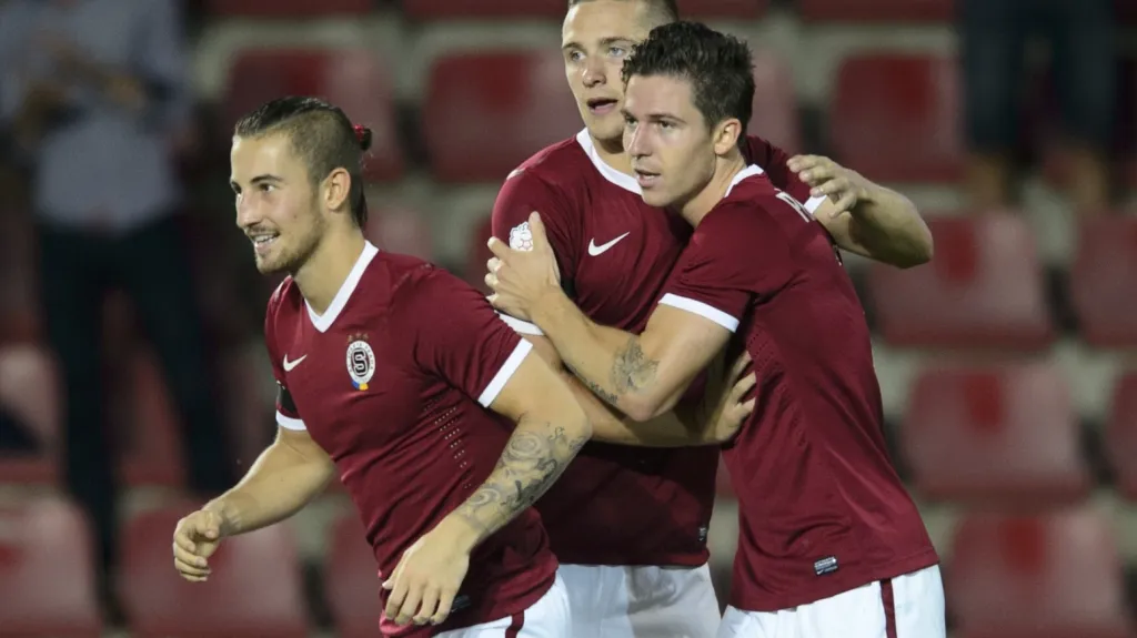 Slavící fotbalisté Sparty