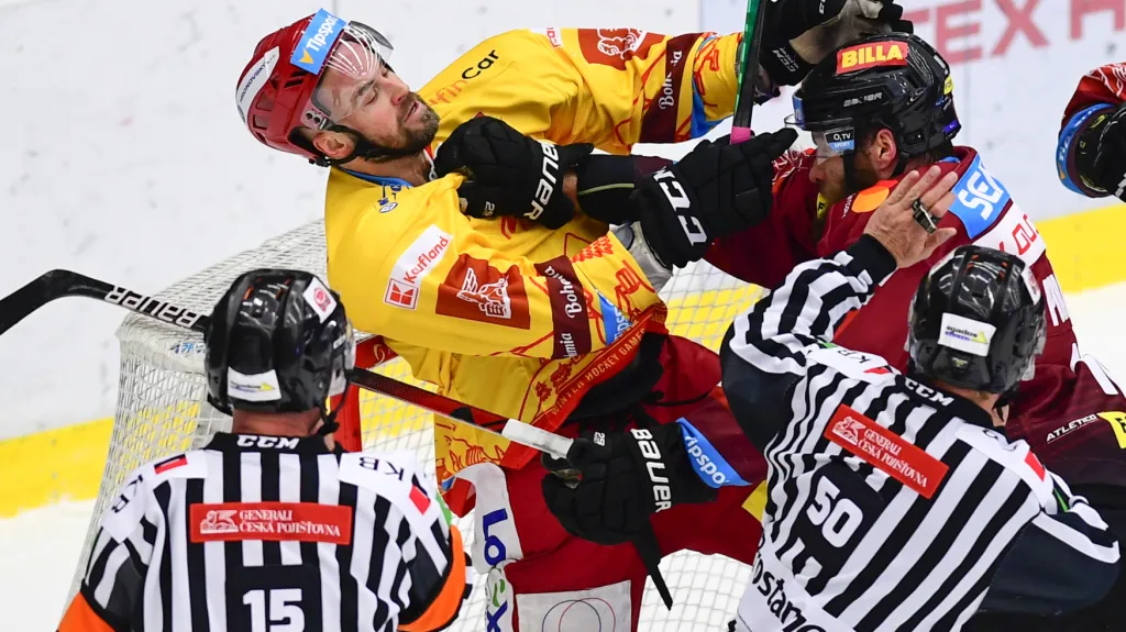 Výměna názorů mezi Radkem Smoleňákem z Hradce Králové a Adamem Poláškem ze Sparty