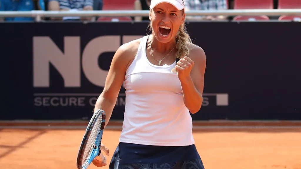 Julia Putincevová se raduje z vítězství