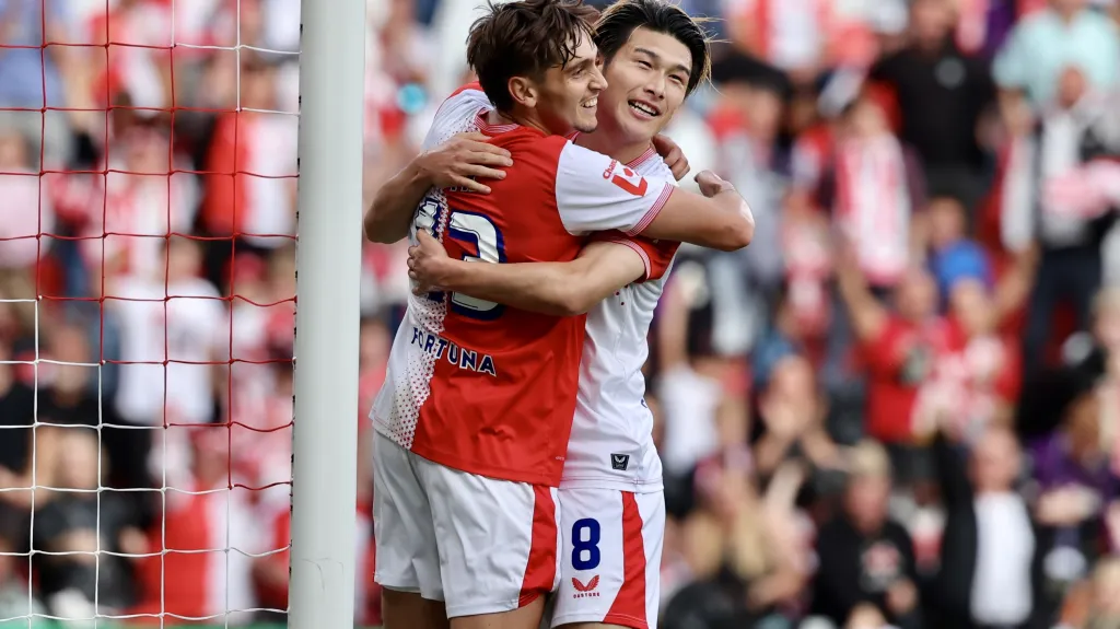 Mojmír Chytil v objetí s Daikim Hašiokou