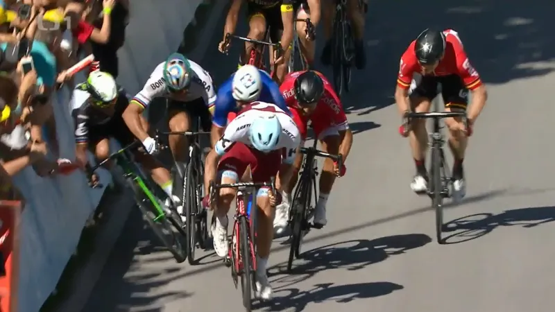 Sagan srazil Cavendishe a byl vyloučen z Tour