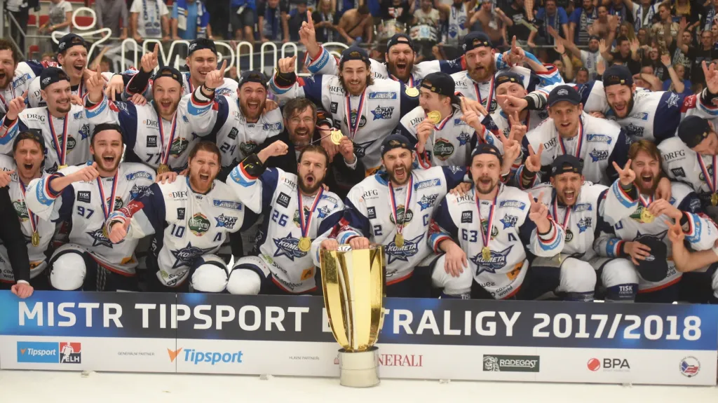 Hokejisté Brna se radují ze zisku titulu
