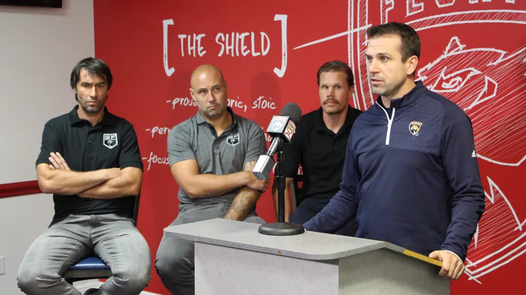 Tomáš Vokoun (druhý zleva) na konferenci South Florida Hockey Academy