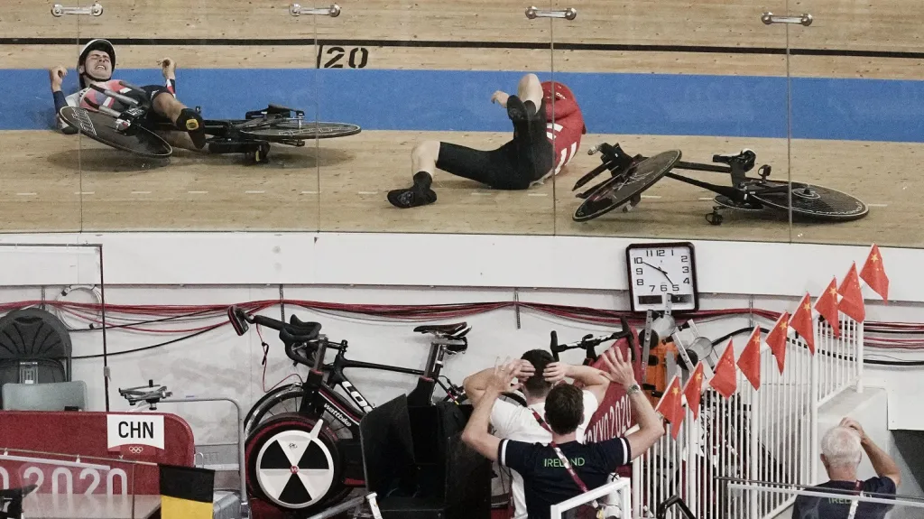 Kolize Frederika Madsena s Charliem Tanfieldem