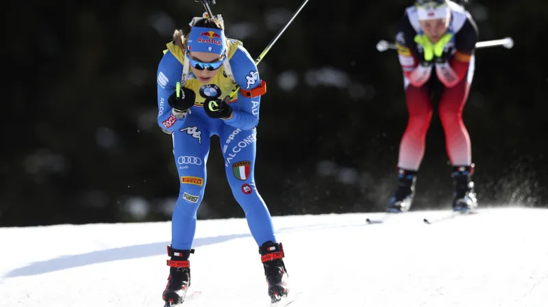 Dorothea Wiererová stíhána Marte Olsbu Röiselandovou