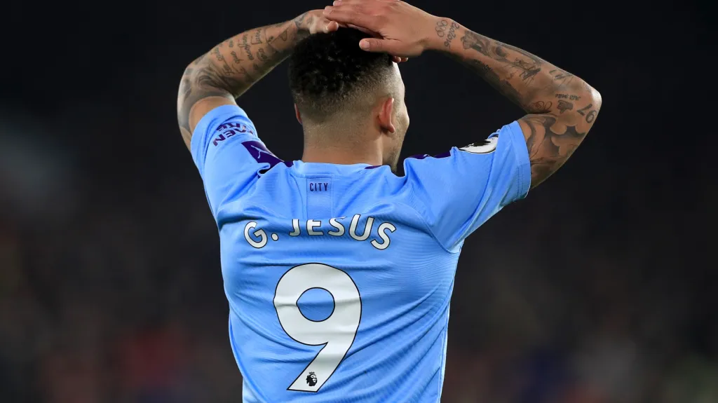 Gabriel Jesus z Manchesteru City po neproměněné penaltě