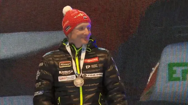 Medailový ceremoniál po vytrvalostním závodě biatlonistů