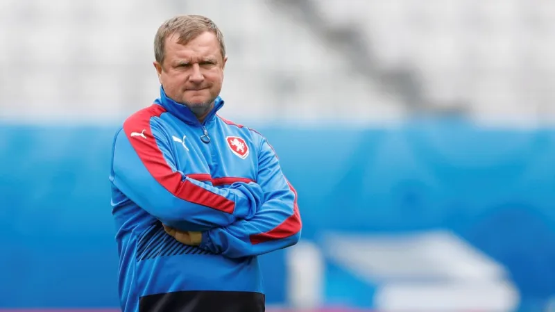 Reprezentace je bez trenéra, Vrba podepsal smlouvu s Machačkalou