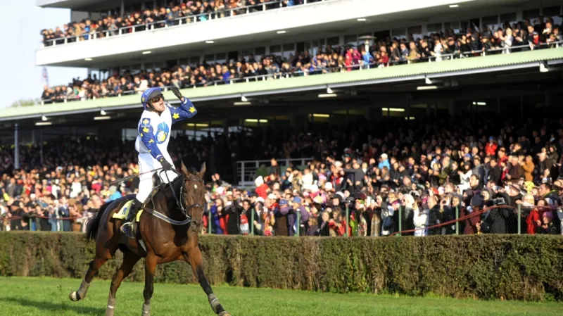 125. Velkou pardubickou vyhrál Nikas s Markem Stromským