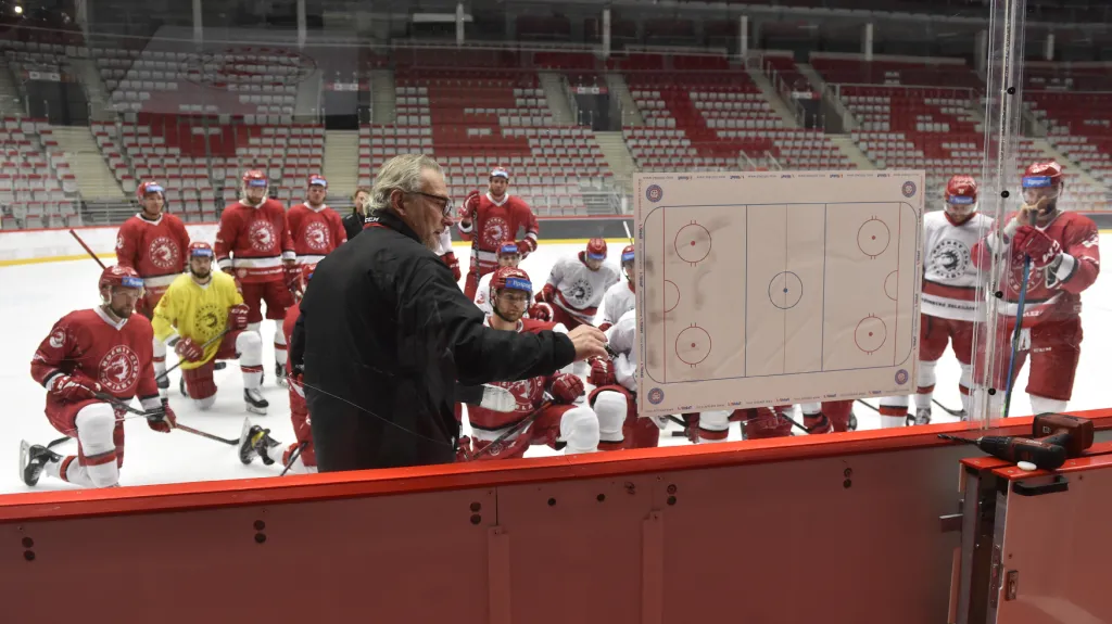 Zdeněk Moták a třinečtí hokejisté