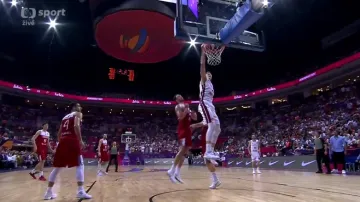 Porzingisova úžasná smeč v duelu s Turky