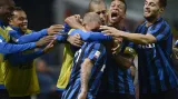 Slavící fotbalisté Interu Milán