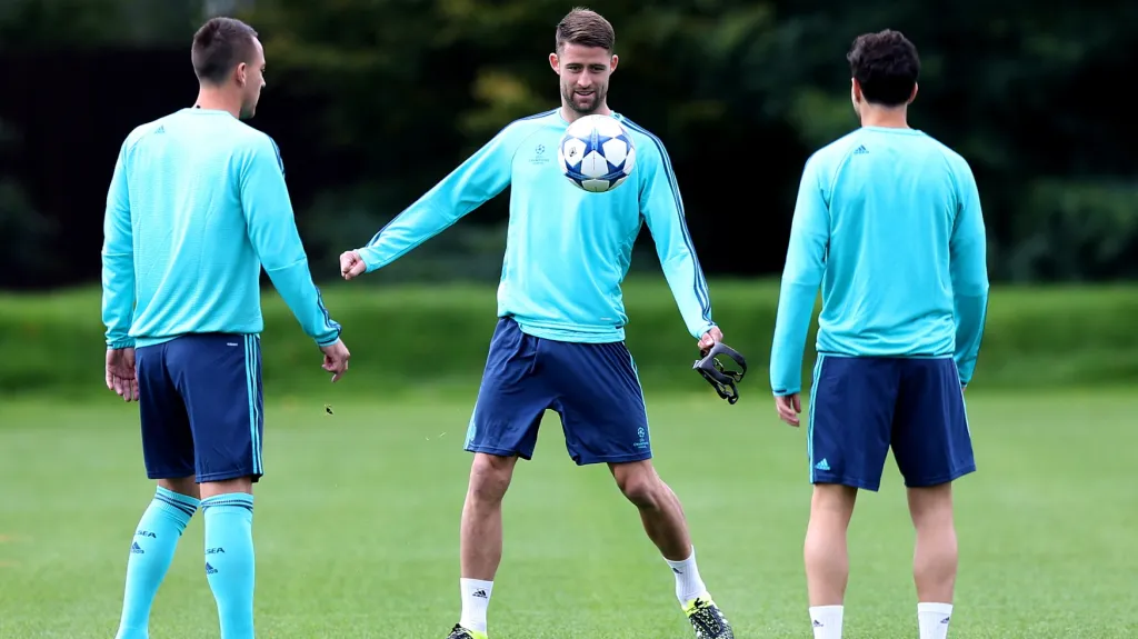 Obránce Chelsea Gary Cahill během tréninku