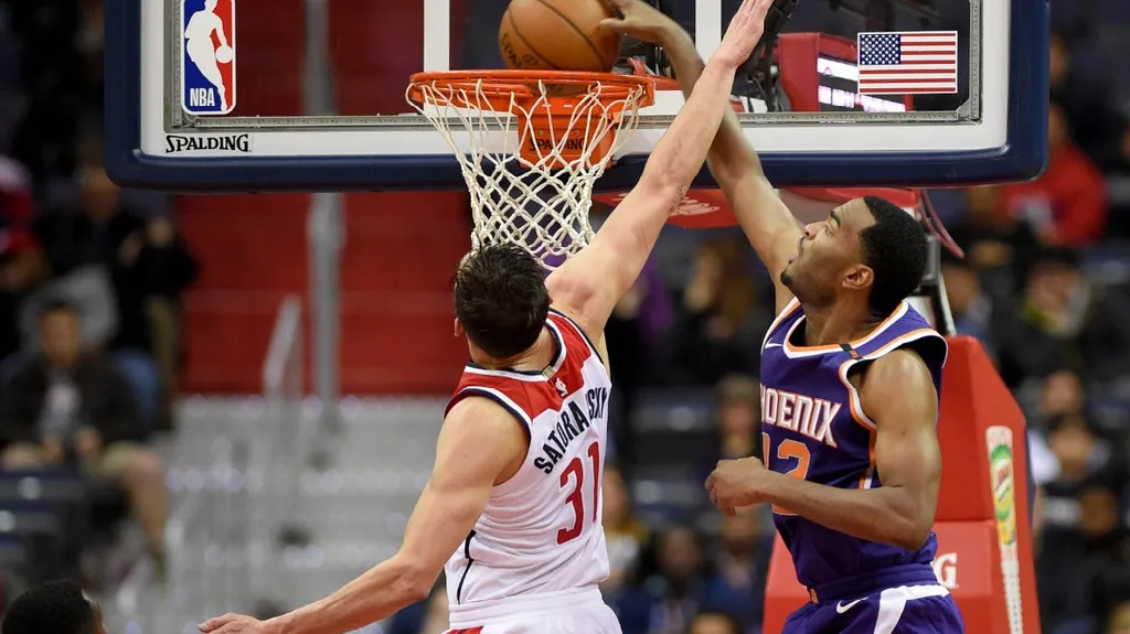 Tomáš Satoranský v utkání proti Phoenixu