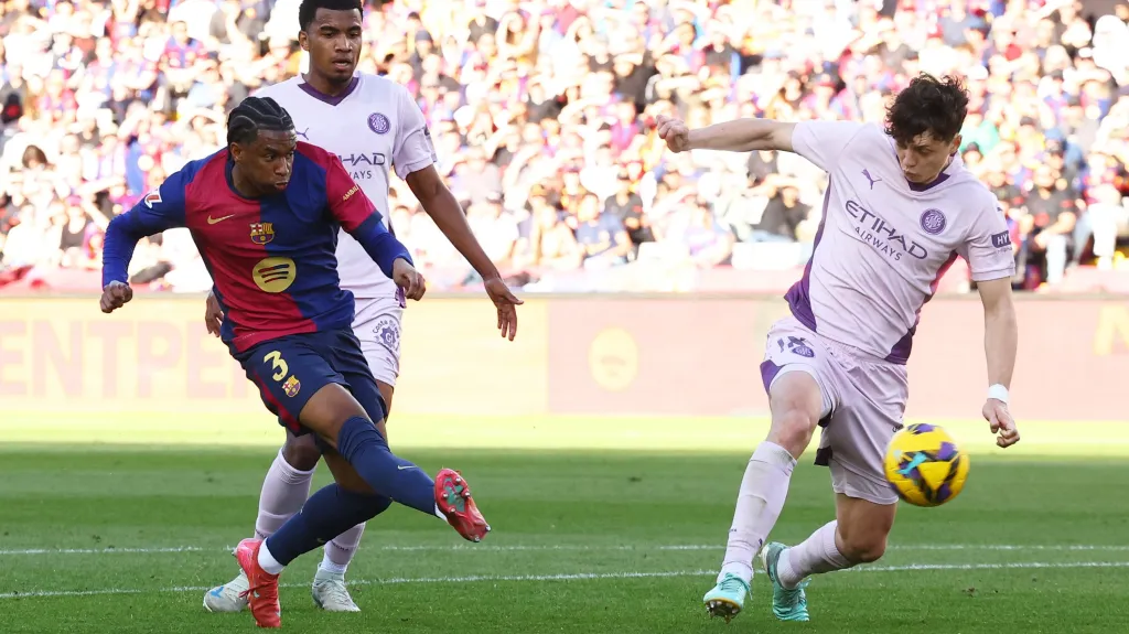 Ladislav Krejčí v utkání s Barcelonou