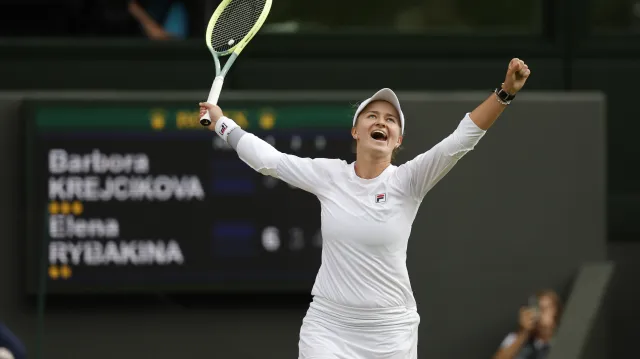 Krejčíková postoupila do finále Wimbledonu