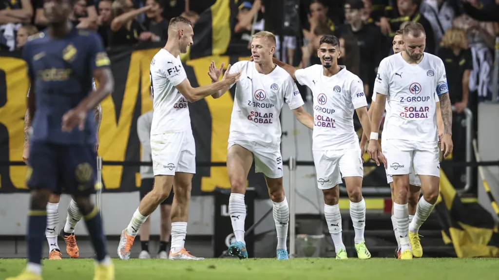 Radost fotbalistů Slovácka po gólu do sítě AIK Stockholm