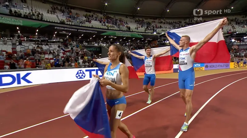 Bronzový závod české smíšené štafety s ohlasy medailistů