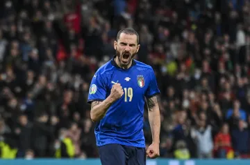 Ital Leonardo Bonucci po proměněné penaltě v semifinále ME